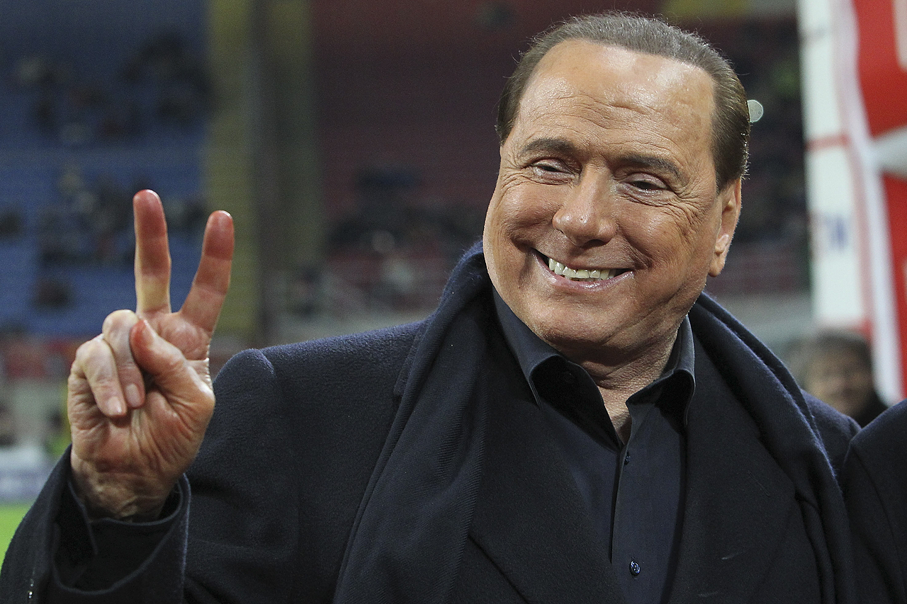 Berlusconi I Necrologi Per L Ex Premier Fanno Ricchi I Giornali