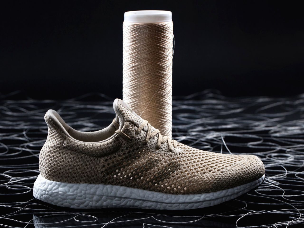 Adidas pensa all'ambiente: ecco le scarpe biodegradabili, in vendita dal  2018 | Calcio e Finanza