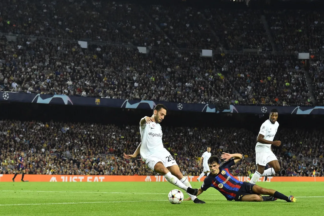 TOPSHOT-FBL-EUR-C1-BARCELONA-INTER