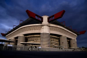 San Siro demolirlo ristrutturarlo abbandonarlo